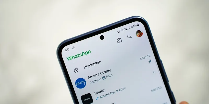 WhatsApp Business API vs WhatsApp Business App comparison